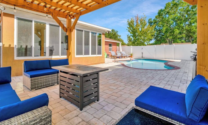 Virginia Park House | South Tampa Retreat | Pool and Fully Fenced Yard