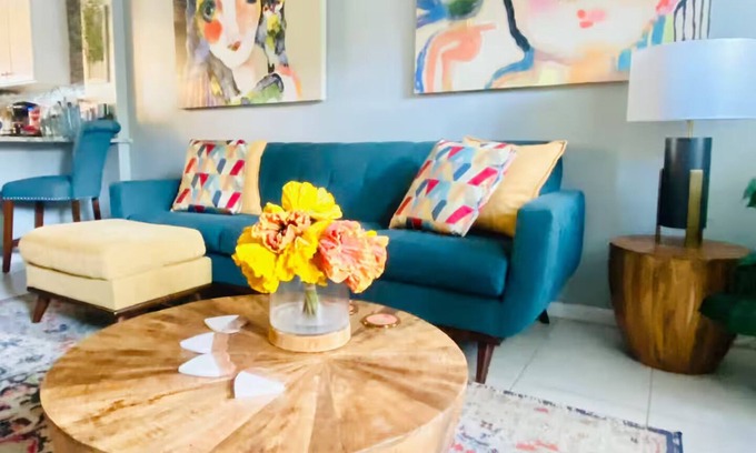 Courier City - Oscawana House | South Tampa Soho Experience Walkable to Nightlife,Shops,Restaurants,Downtown