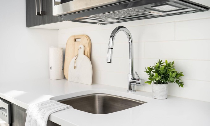 Fort Gary Apartment | South Wpg Steps from the UofM+Bright Studio+30 UC+ Parking (300-30)