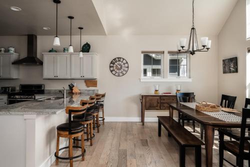 Bozeman House | Southbridge Cottage: Cozy and Modern Home