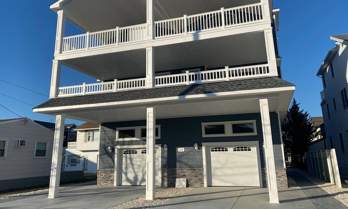 Townsend's Inlet House | Southend townhouse Great beaches! Features nice front porch, CENTRAL AIR, off street parking.