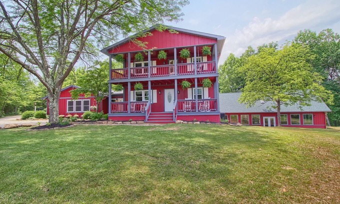 Logan Cabin | Southern Belle Lodge - Indoor Pool, Hocking Hills