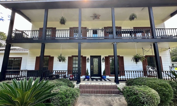 Fairhope House | Southern Charm House Min From Shopping & Beaches
