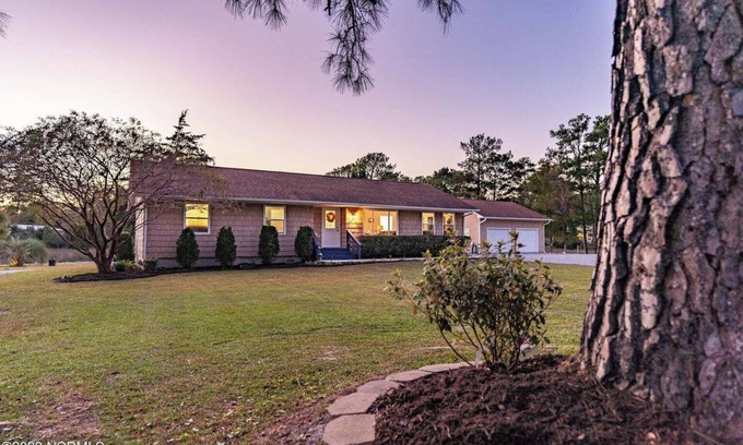 Peletier House | Southern Charm on the Waterfront! Nestled right off the White Oak River!