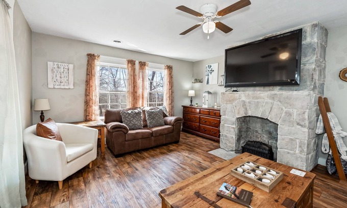 Fort Payne Other | Southern Comfort Farmhouse | WiFi | Dog Friendly | Near Preserve | Fire Pit |BBQ