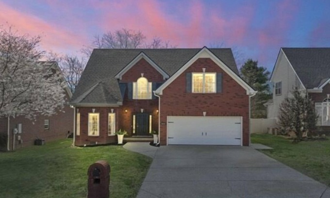 Murfreesboro House | Southern Comfort Getaway Murfreesboro-Sleeps 10