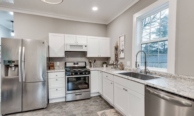 Edgewood House | Southern Hospitality! Charming, pet-friendly home in Edgewood
