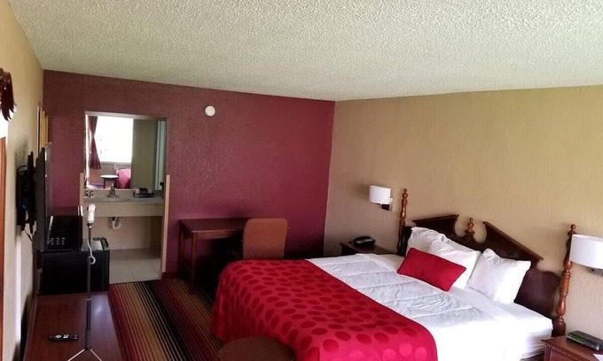Perry House | Southern Hospitality! Comfy Unit, Breakfast