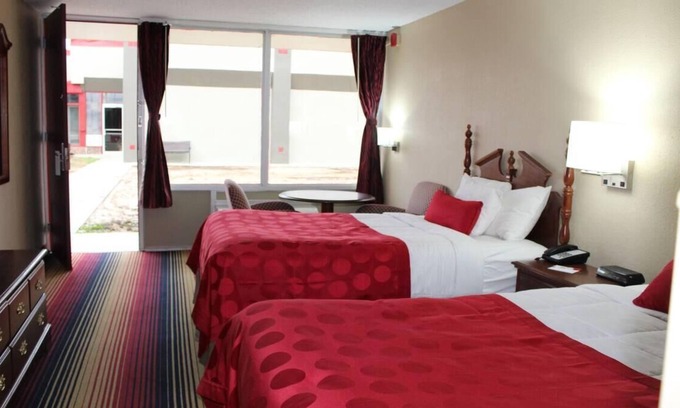 Perry Hotel | Southern Hospitality! Comfy Unit, Parking