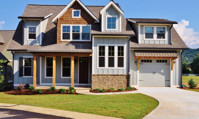 Water's Edge Cottage | Southern Living Cottage on Lake Chatuge 100+ 5 Star Reviews