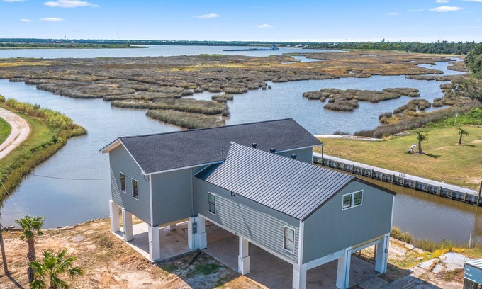Lake Charles House | Southern Salt Lodge on Lake Calcasieu