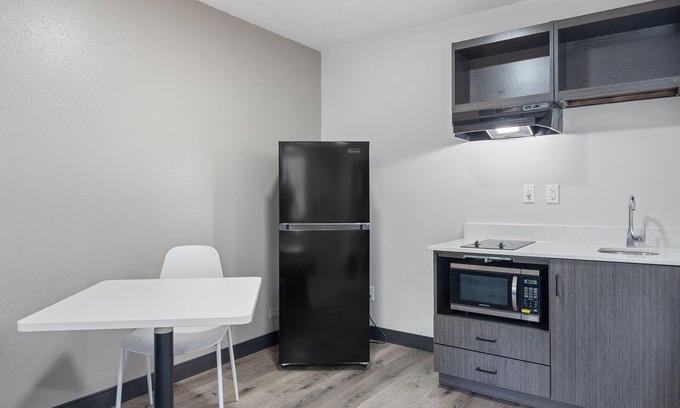 Ferry Pass Hotel | Southern Suites Pensacola Davis
