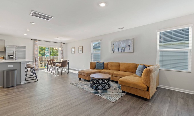 Southport House | Southport Retreat! Beautiful 3 BR house! Family-oriented and pet-friendly!