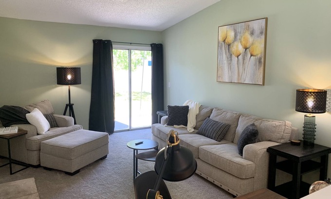 Arlington House | Southside Bungalow - Centrally Located