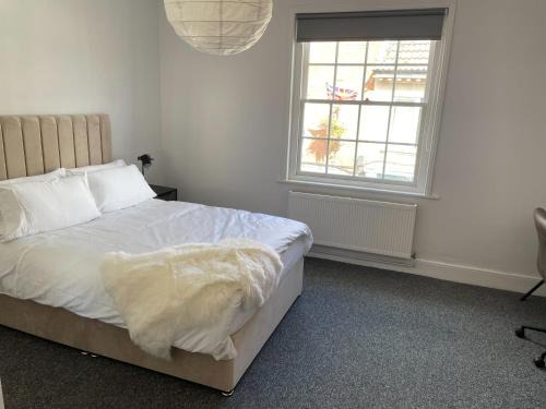 Southwell Apartment | Southwell 3-Bed Near Racecourse, Minster and Trails