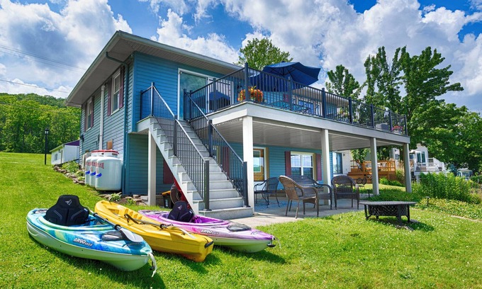 Honeoye House | Southwest Sunrise: Perfect Family Retreat + Stunning Sunsets!
