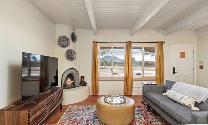 Northeast Santa Fe Hotel | Southwestern Condo w/Kiva Fireplace and Fantastic Location Near Plaza