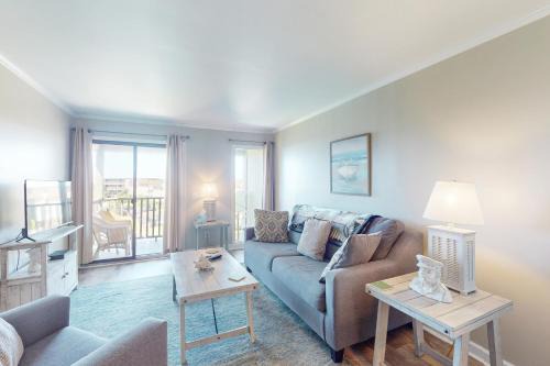 Morehead City Apartment | Southwinds Condo Unit D15