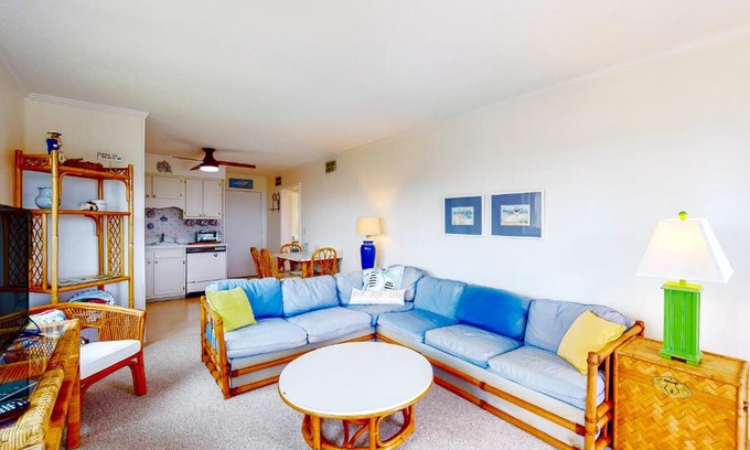 Morehead City Apartment | Southwinds, Unit H13