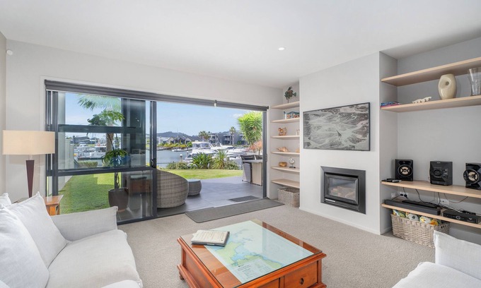 Whitianga Apartment | Sovereign Pier on the Waterways