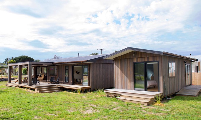 Mangawhai Heads House | Spa and a 5 minute walk to the water