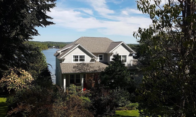 Masons Point House | Spacious family-friendly oceanfront house, minutes from all amenities.