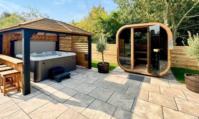 Raywell Ski Chalet | Spa Jubilation (Pet Garden)