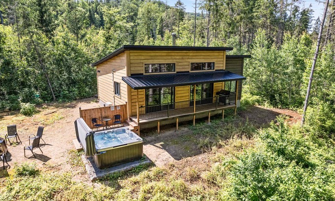 Mauricie Ski Chalet | Spa, Nature & Riverside Escape - Ecureuil Roux