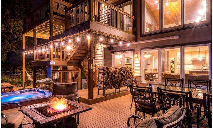 Miller Beach House | Spa-quality amenities, dog friendly, close to trails, IN Dunes Nat’l Park