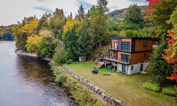 Brebeuf Ski Chalet | Spa, River & Total Relaxation - River n Beach