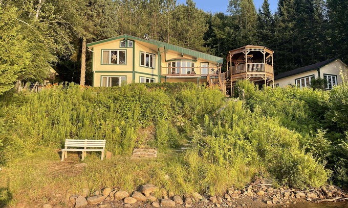 Amherst Ski Chalet | Spa & Waterfront | Chalet le Colibri