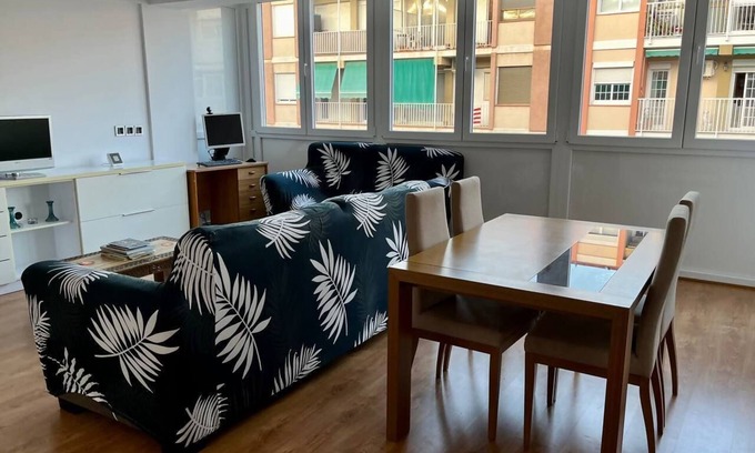 El Port Apartment | Spacious Apartment close to FIRA and Downtown