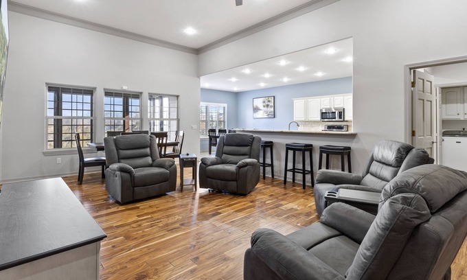 Branson West Villa | Space and Comfort Abounds in this 6 Bedroom Luxury condo at Stonebridge!!
