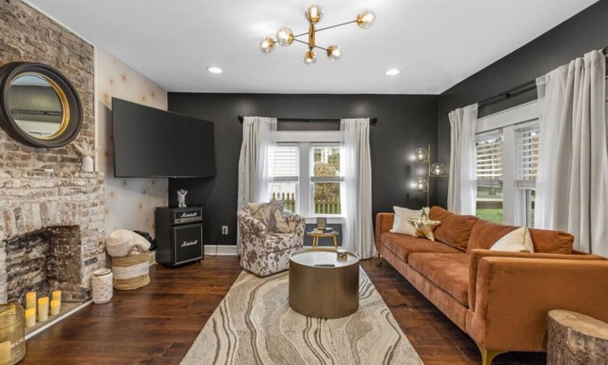 Woodbine House | Space Cowboy - Stunning bungalow with Firepit, Huge yard, yet close to downtown