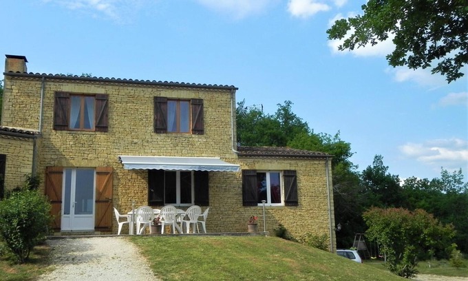 Proissans Cottage | Spacieuse maison en pierre avec jardin et terrasse à proximité de Sarlat, idéal pour familles
