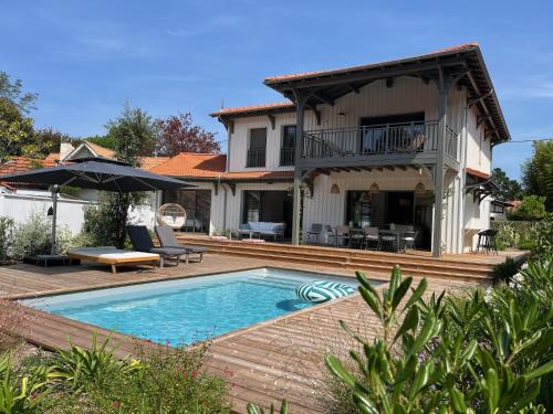 Andernos-les-Bains House | Spacieuse Villa sous les pins & piscine