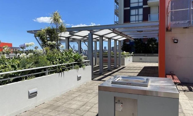 Ultimo Apartment | Spacious 1 bdm apt w/pool, gym & internal parking