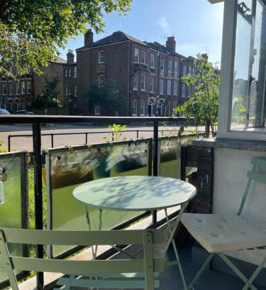 Vassall Apartment | Spacious 1 bed flat in zone 2