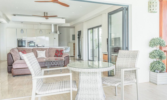 English Harbour Apartment | Spacious 1 bedroom apartment with pool, WiFi, AC in charming English Harbor area