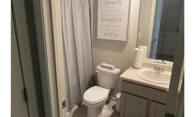 Riverdale House | Spacious 1 bedroom town house