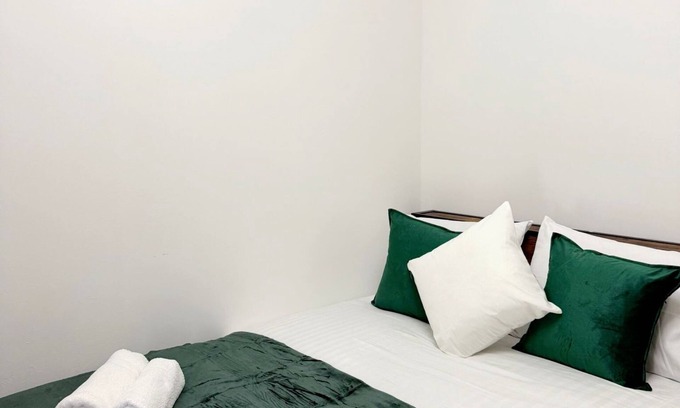 Dudden Hill Hotel | Spacious 1 Double room in Wembley-RB
