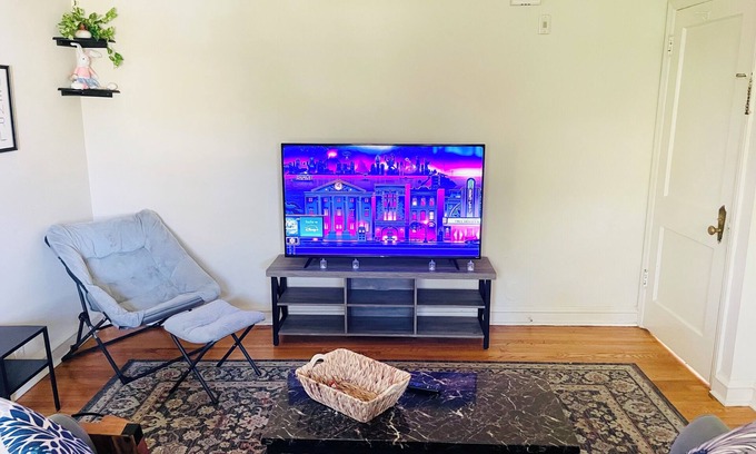 Cheltenham Apartment | Spacious 1BR Near Philly | Quiet, Comfy, Free Parking