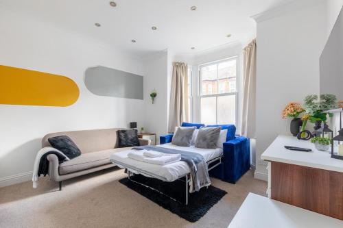 Battersea Apartment | Spacious 1BD Flat 10 mins from Battersea Park!