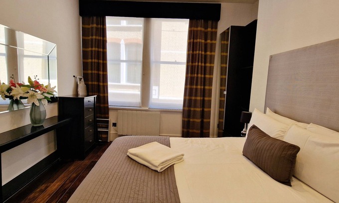 Castle Baynard Apartment | Spacious 1bd Unit - Steps from Blackfriars Bridge