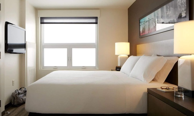 Belmont House | Spacious 1BR Suite w/Full Kitchen, Outdoor Pool, and Excellent Breakfast