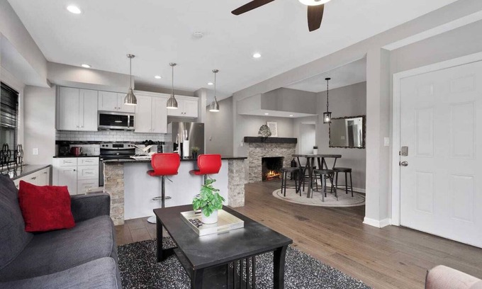 Kansas City Apartment | Spacious 1st Floor Suite | 2 Private Bedrooms | 65