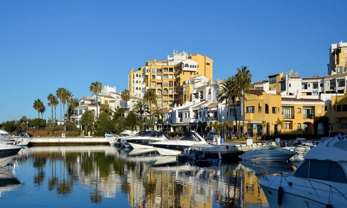 Cabopino Apartment | Spacious 2 bed 2 bath garden apartment with Mediterranean sea views