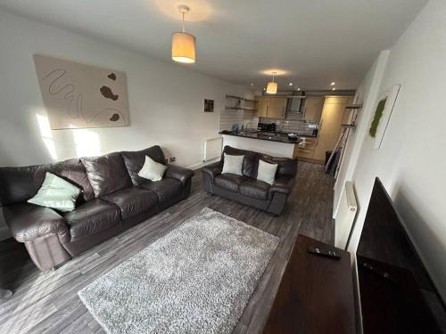 Crewe Apartment | Spacious 2 Bed 2 Shower Apartment