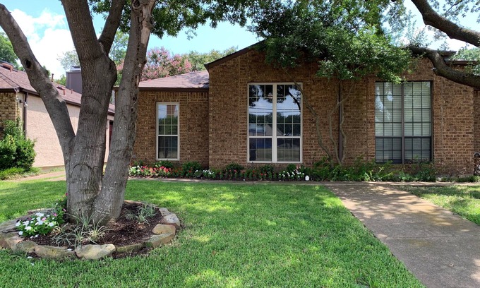 Lower Greenville House | Spacious 2 bed/2bath Beautifully Updated in Lower Greenville/Lakewood