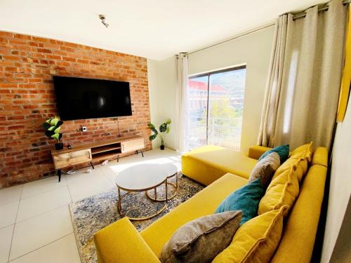 Observatory Apartment | Spacious 2 bed apartment with mountain views The Factory Cape